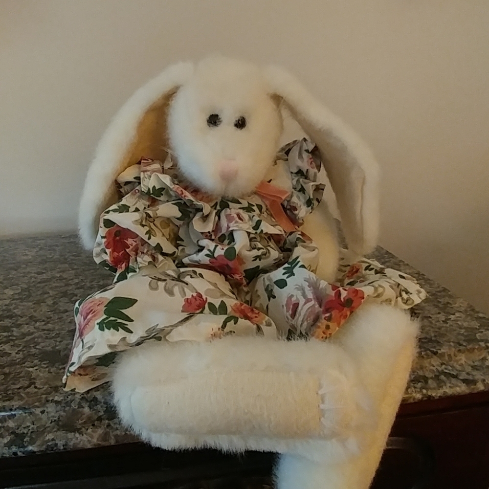 Boyds Investment Collection Rabbit - Picture 1 of 7